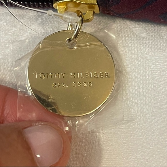 ❤️2/$15 or 3/$21❤️ NWT Tommy Hilfiger Tech Zip Case - Picture 7 of 10